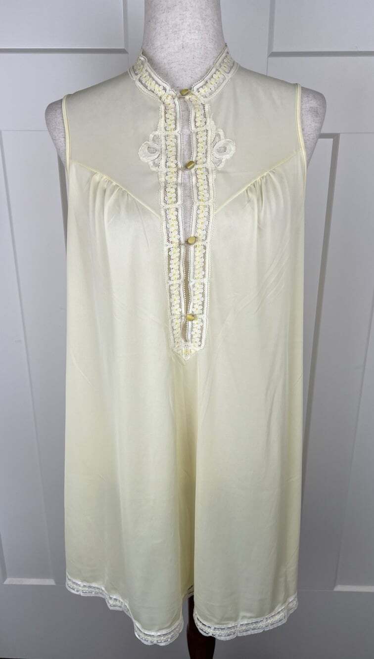 Vintage Vanity Fair Nightgown S Butter Yellow Daisy Lace Nylon 60s 70s